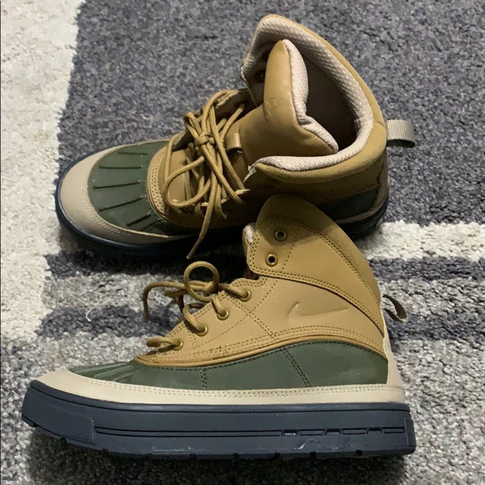Youth Nike ACG boots size 5.5